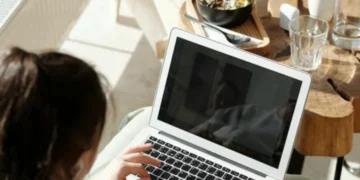 foto: laptop (windows report)