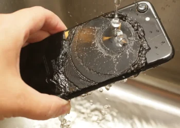 foto: ponsel kemasukan air