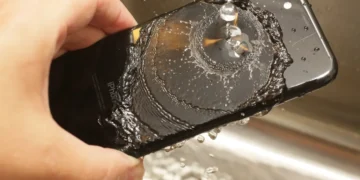foto: ponsel kemasukan air