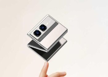 foto: infinix zero series mini tri-fold